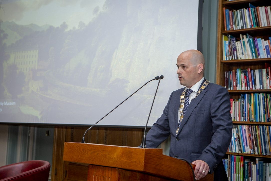 Mark Apsey speaking at a lectern wearing the IChemE chain of office